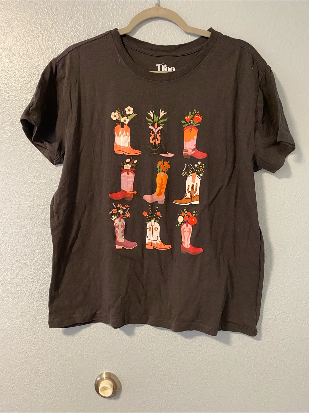 Black Short Sleeve Tee with Colorful Cowboy Boot Motif size large 100% cotton